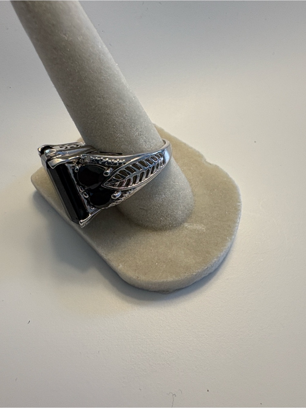 Statement Black Gemstone Cocktail Ring- Sterling Silver . 925 (12 g Size 9) - Picture 6 of 13